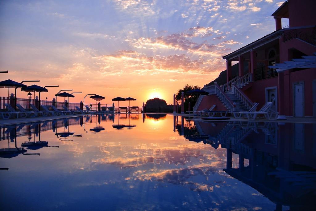 Hotel Elena Ермонес Екстер'єр фото