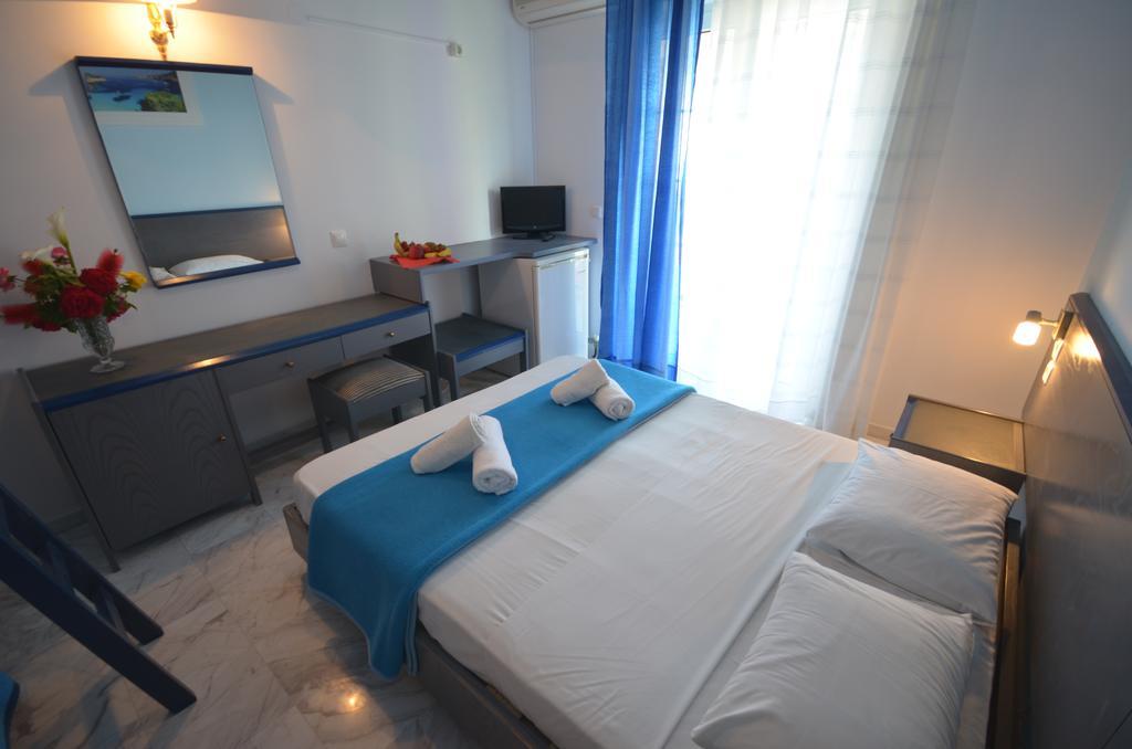 Hotel Elena Ермонес Екстер'єр фото