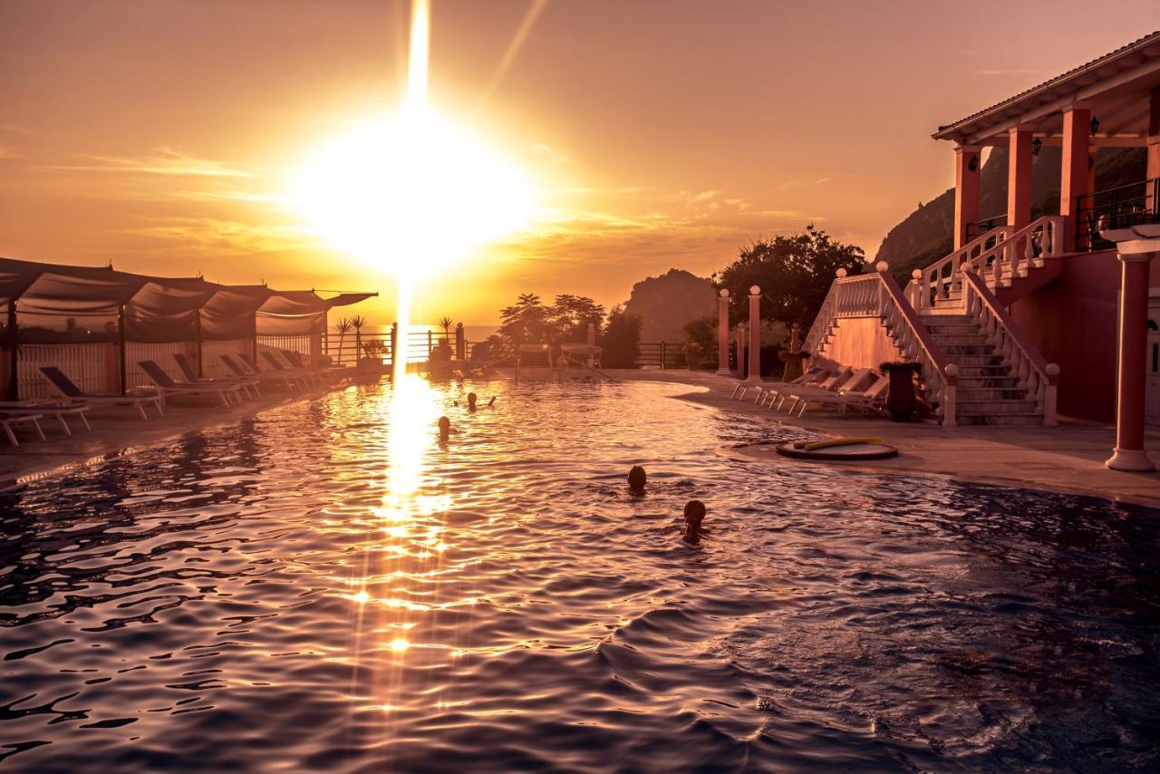 Hotel Elena Ермонес Екстер'єр фото