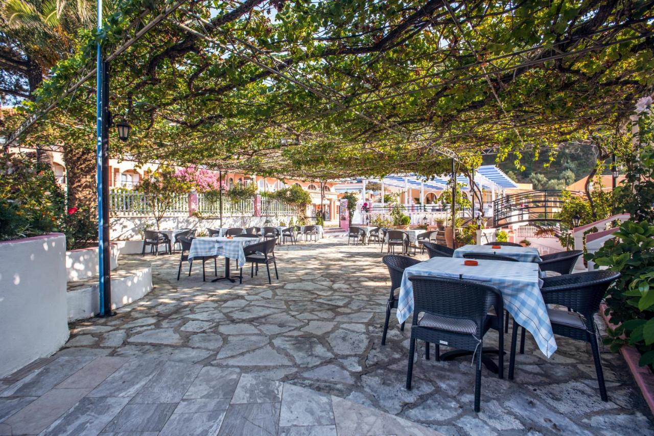 Hotel Elena Ермонес Екстер'єр фото